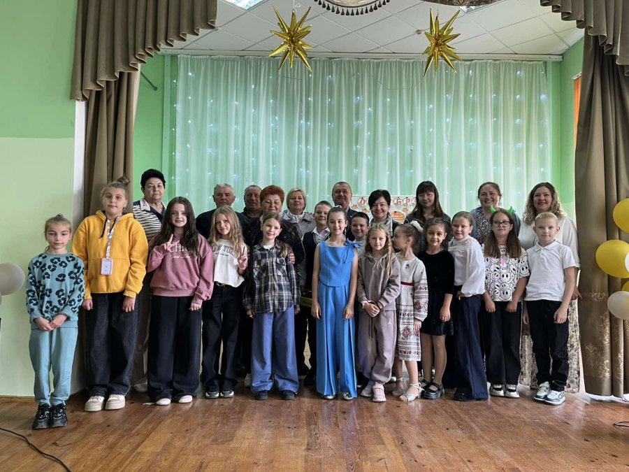 Праздничный концерт-путешествие под названием «Пусть будет тёплой осень в вашей жизни».